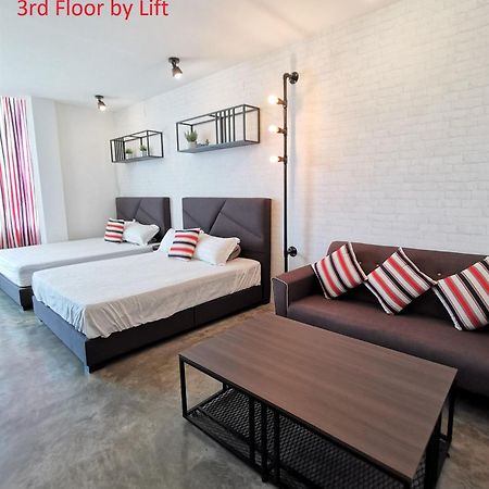 Mwv Family Suite Room Muar Bagian luar foto